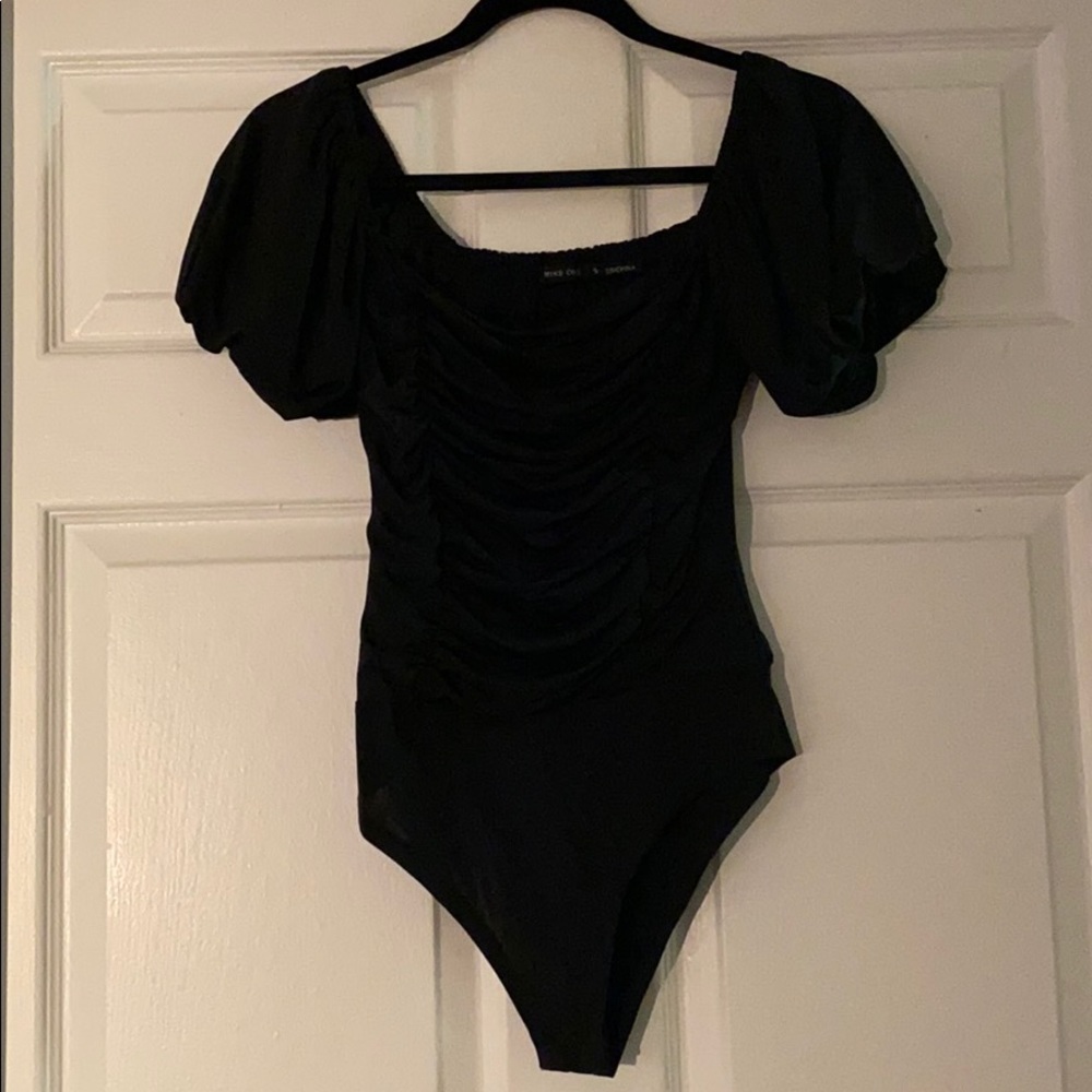 Cute puffed sleeve black bodysuit